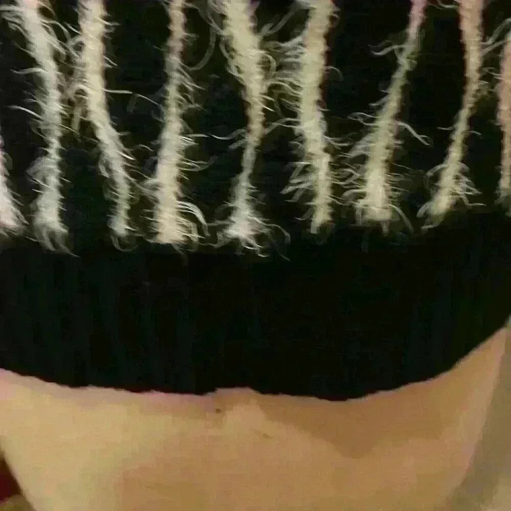 Sisters Black and White Eyelash Sweater Size XL - Picture 9 of 10